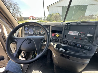 USED 2016 FREIGHTLINER CASCADIA 125