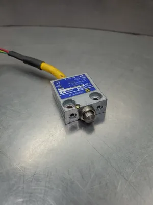 SQUARE D MS01S0100 MICRO LIMIT SWITCH, CLASS 9007 SER B. 5E-7/2