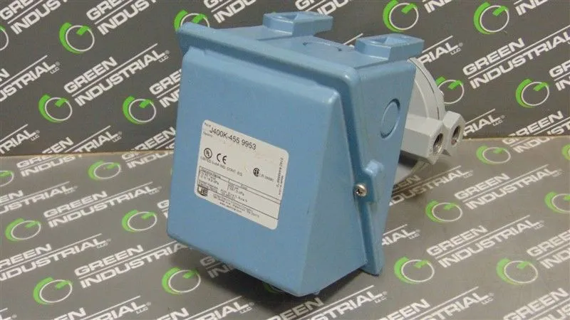 United Electric J400K-455 9953 Differential Pressure Switch 5 to 80" wcd Used