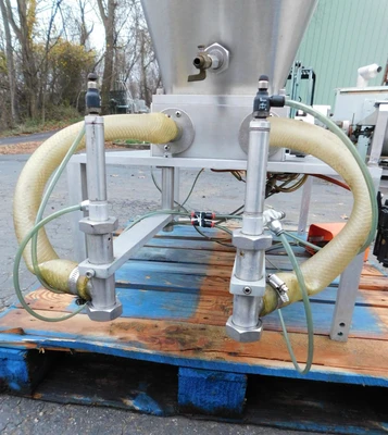 USED GEYER TWIN PISTON FILLER TWIN PISTON