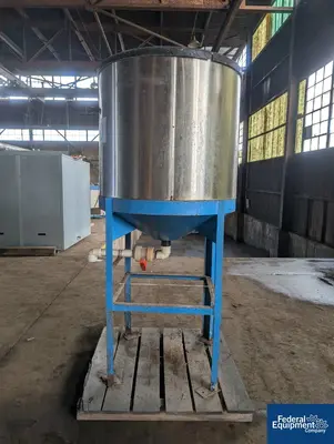 N/A Plastic Tank on Stand