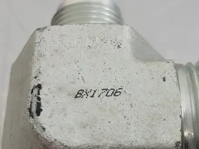 90 Deg Elbow Adapter M-16 ORB X M-08 JIC 1" x 1/2"