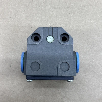 NEW Balluff BNS-819-B02-K08-40-10