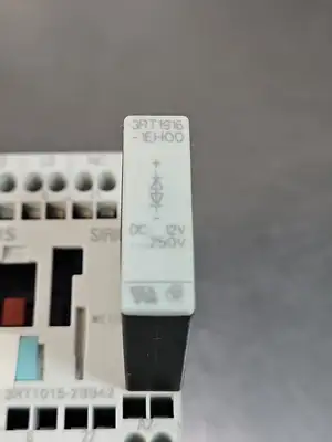 Siemens Sirius 3RT1015-2BB42 W/3RT1916-1EH00 Contactor (LOT OF 2) Loc4C25