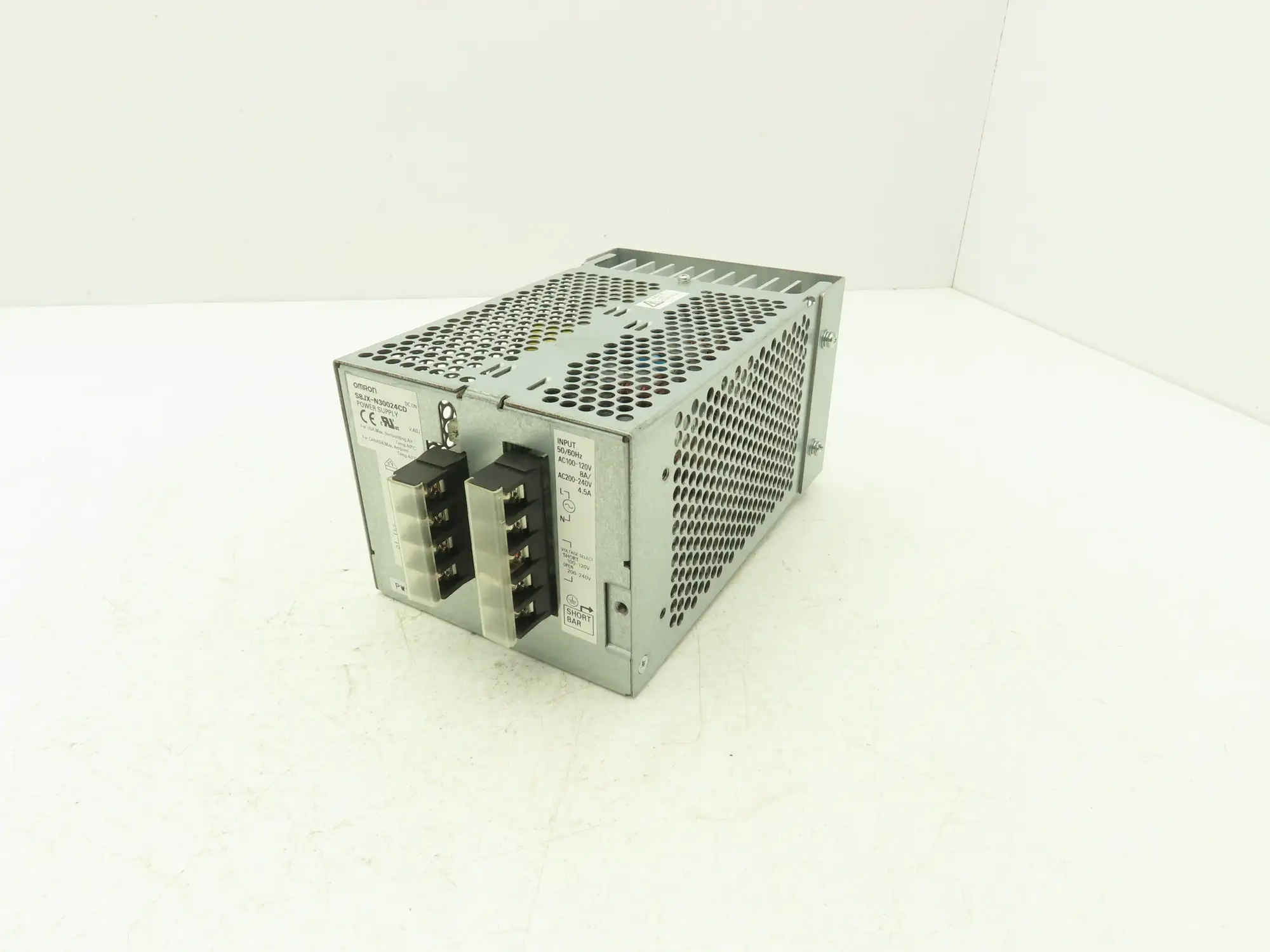 Omron S8JX-N30024CD Power Supply 24VDC 14A Output 120/240VAC 1Ph 4.5/8A Input