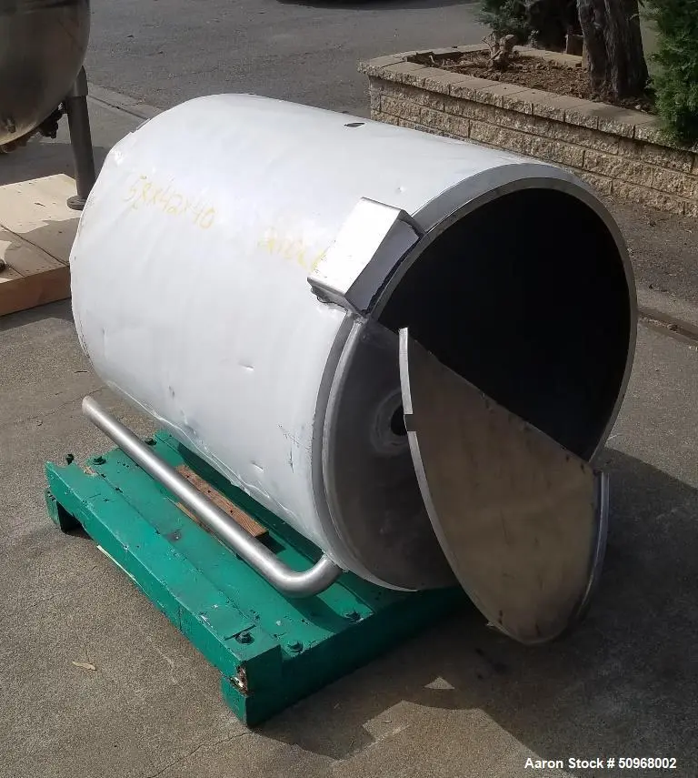 Used - 115 Gallon Stainless Steel Vertical Insulated Tank, Hinged Cover, 3-Leg Mount