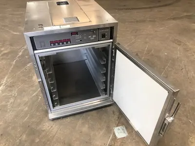 Henny Penny HHC-903 5-Pan Half Size Insulated Heated Holding Cabinet