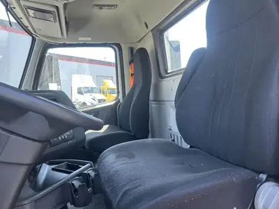 USED 2022 VOLVO VNR42T300