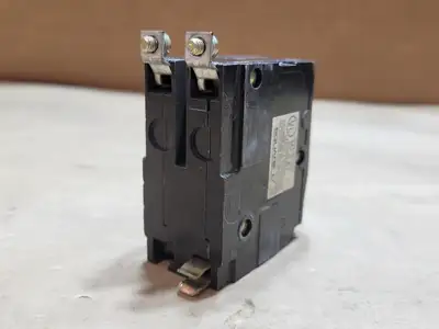 Used SQUARE D QOB215 Switchgears British Columbia CA | Lenmark #1438618