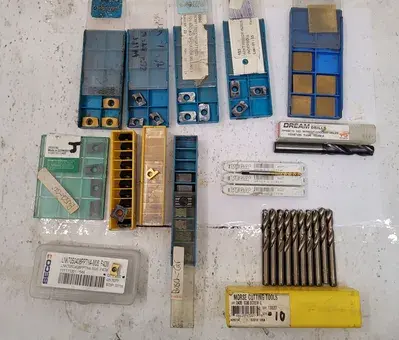 ASSORTED CARBIDE TOOLING, INSERTS, AND DRILL BITS KIT (VARIOUS MANUFACTURERS)