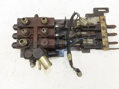 Hyster 3-Lever Hydraulic Spool Valve Forklift Mast Control E60XM2-33