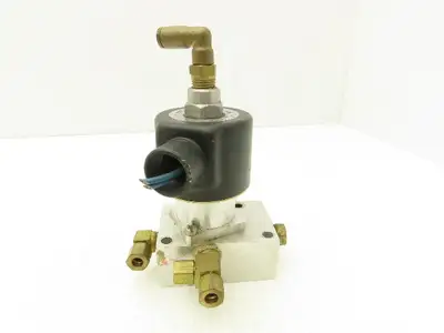 Versa E7SM-8012-1212-Z-120V60 Solenoid Valve 60psi 120V 1/4" Manifold  Lot of 4