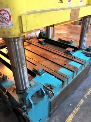 USED 2003 MECCANICA BERETTA MECCANICA BERETTA 4-POST TYPE PRESS