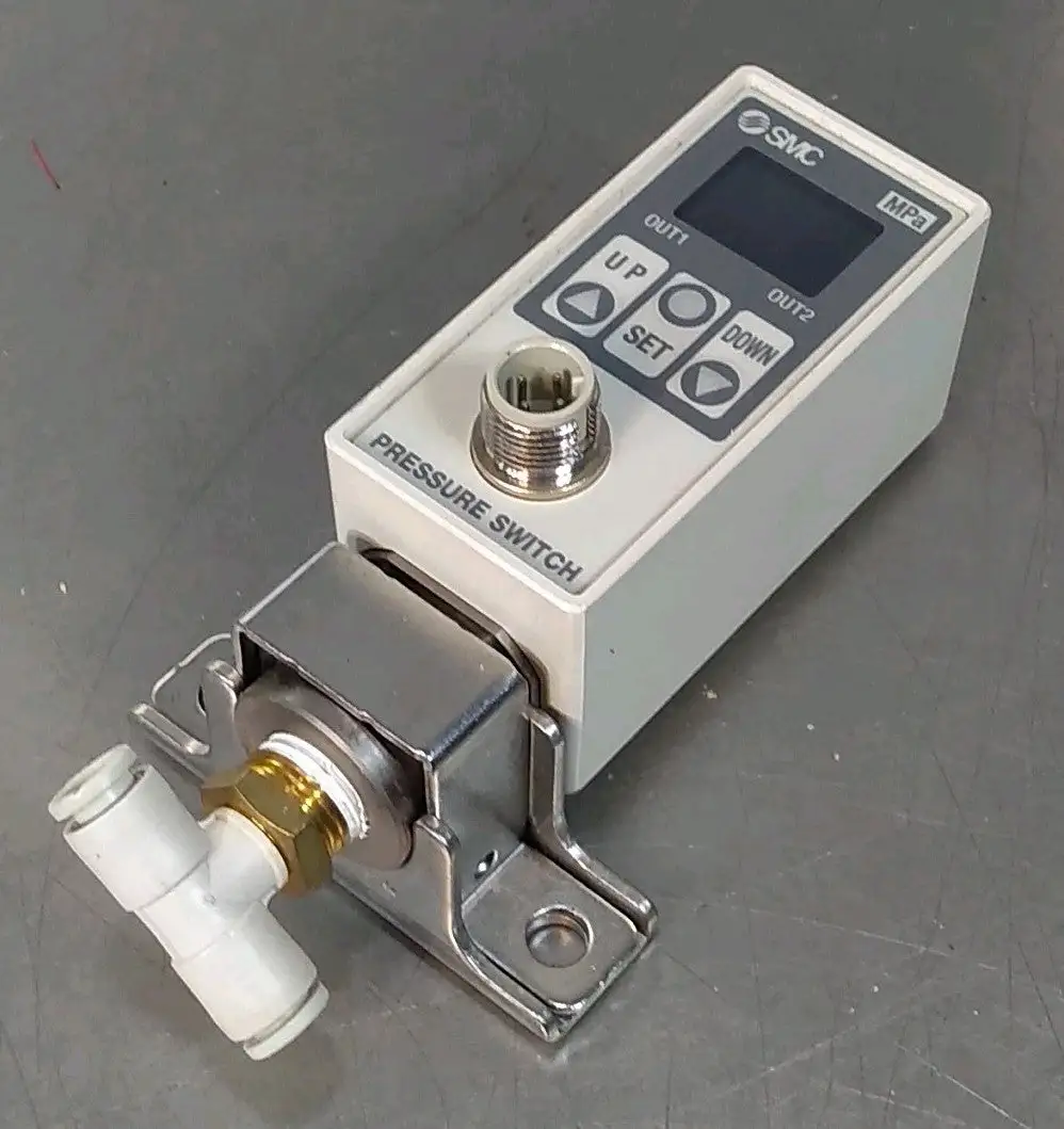 SMC ISE70-02-67-M Pressure Switch Loc6C3