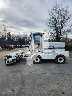 USED 2011 ROADTEC FB85