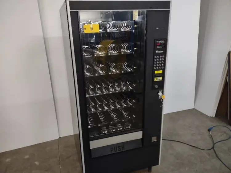 Used _UNKNOWN_ _UNKNOWN_ Vending Machines Minnesota US | K-BID 6 #181241