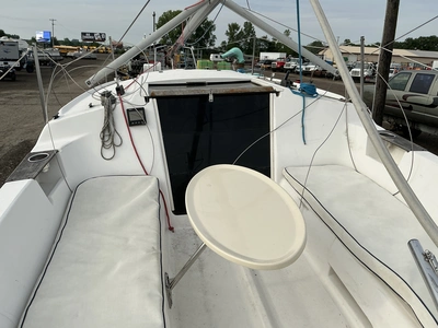 USED 1998 HUNTER TBD
