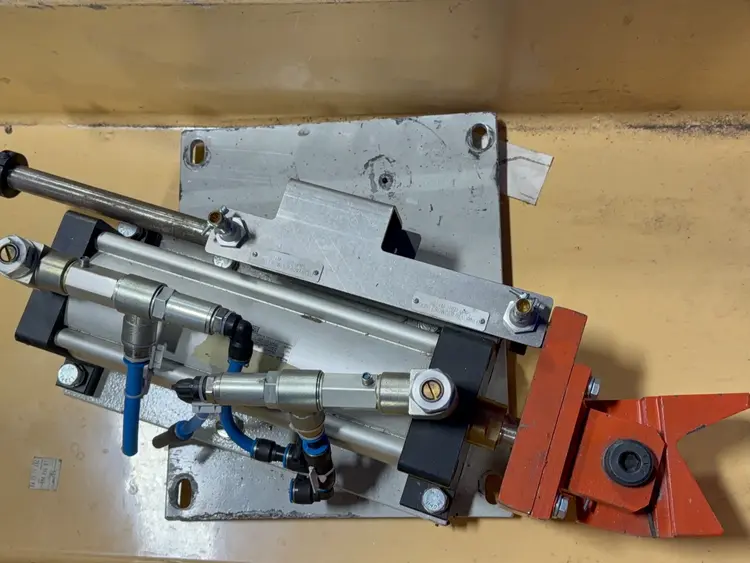 Used _UNKNOWN_ _UNKNOWN_ Pneumatic Cylinders Ohio US | HGR 24 #1186199