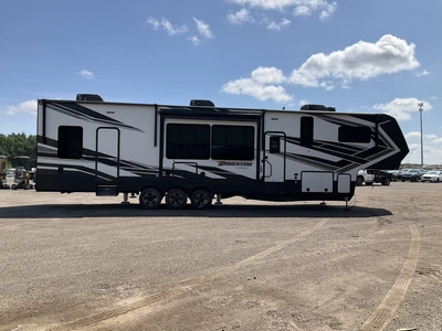 Used 2022 GRAND DESIGN MOMENTUM Campers, Caravans, Motorhomes Michigan US | Miedema Asset Management Group #1366695