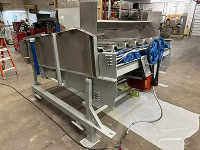 USED HUGHES EQUIPMENT CO. 12 LANE POWER SWEET CORN HUSKER & VIBRATORY FEEDER 032-4941D