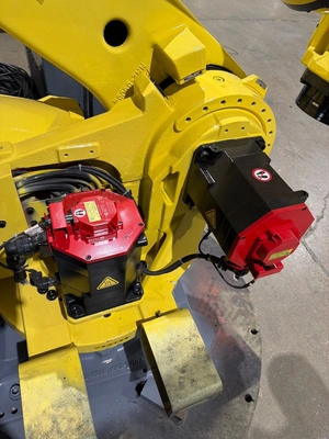 USED FANUC R-2000IC/210F