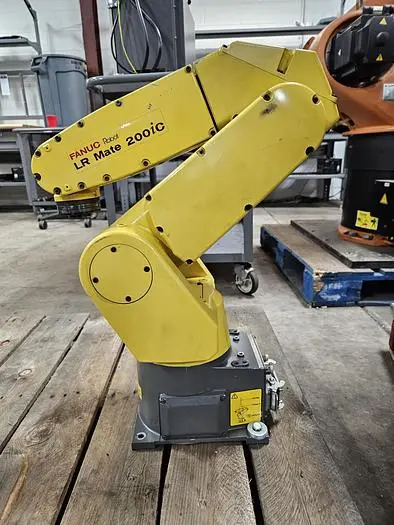 Used 2007 FANUC LR MATE 200IC Robots Ohio US | Six Axis Solutions #397807