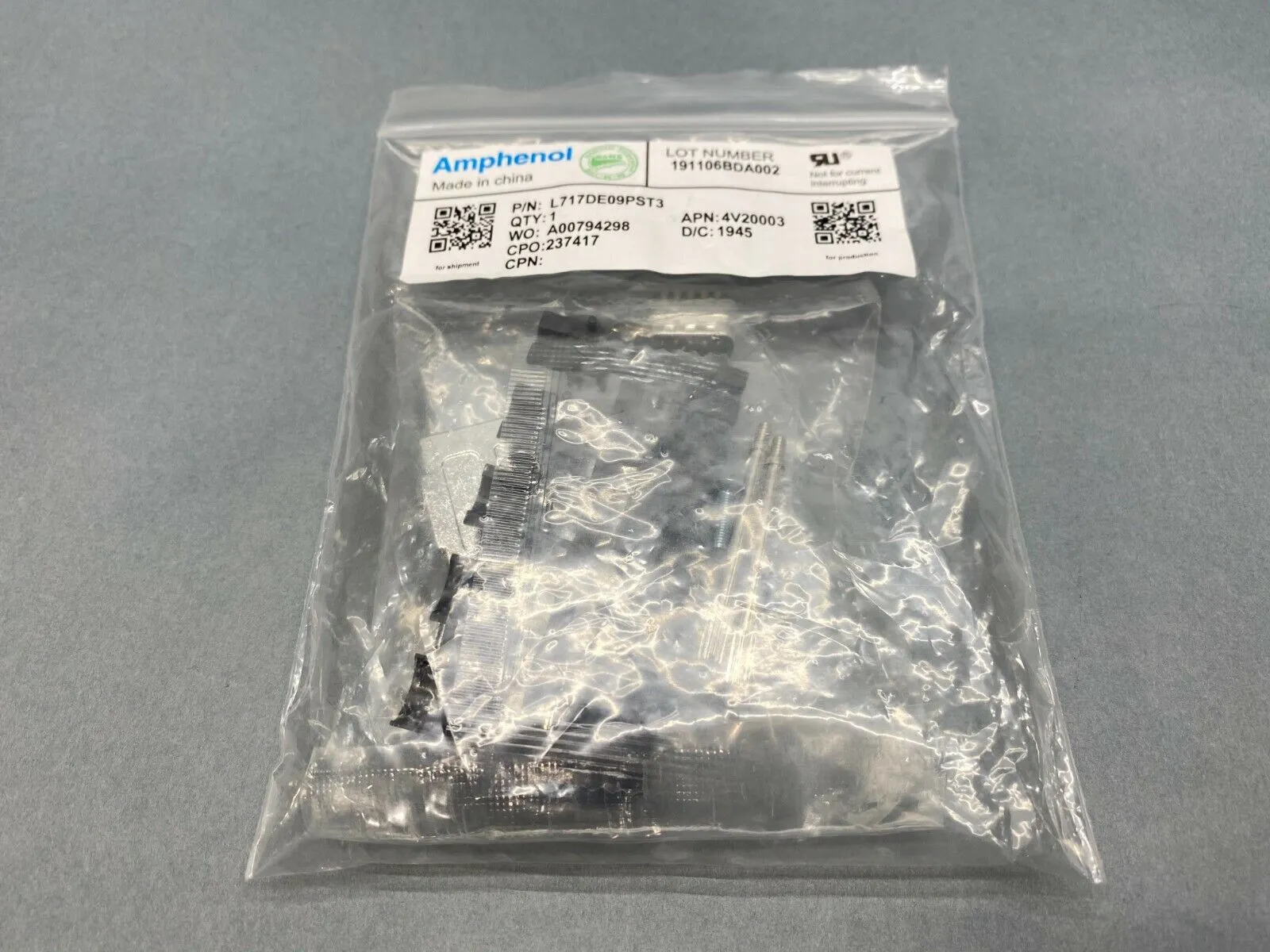 NEW AMPHENOL D-SUB CONNECTOR