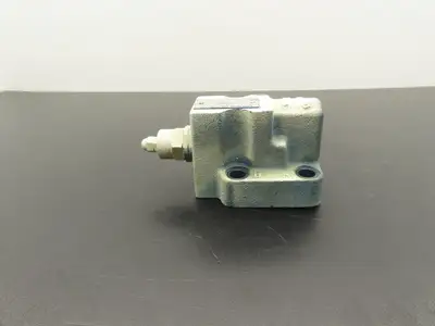 Uchida-Rexroth 10-2-40/200 Hydraulic Pressure Relief Valve L-67