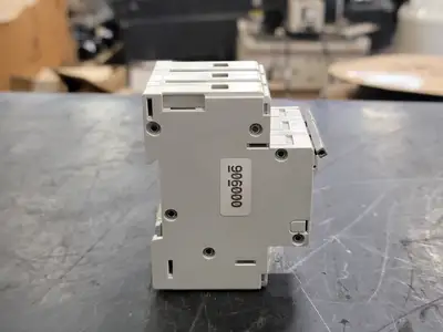 USED ALLEN-BRADLEY 1492-CB3 G050