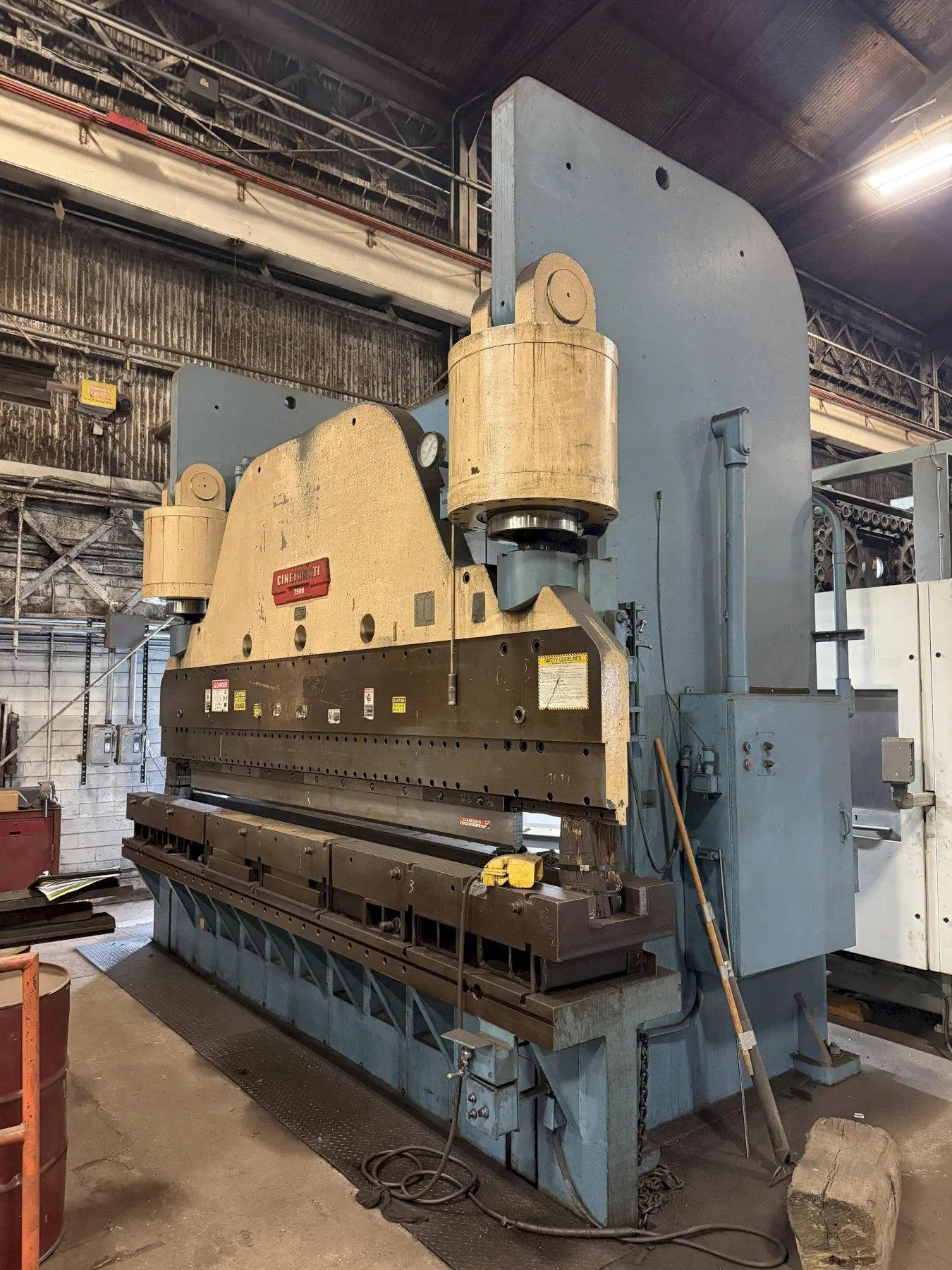 USED CINCINNATI 750 H SERIES