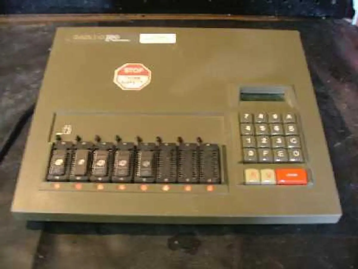 QTY. 1. DATA I/O 280 SET PROGRAMMER PART NO: 950-0...
