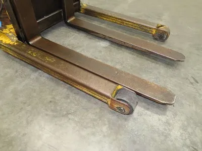 Used BIG JOE _UNKNOWN_ Pallet Lifters Indiana US | Arrow Industrial #617341