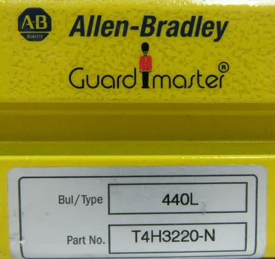 NEW ALLEN BRADLEY 440L-R4H3220-N LIGHT CURTAIN SET 440L-T4H3220-N 20-1/2"