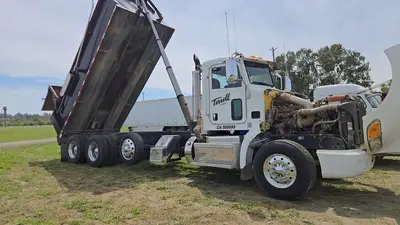 USED 2012 PETERBILT 386