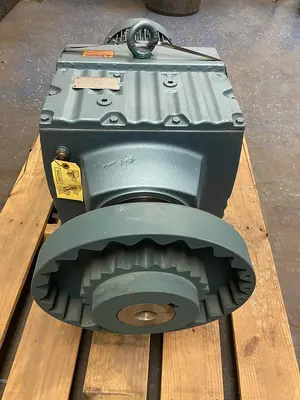 USED SEW-EURODRIVE R137DV132M6