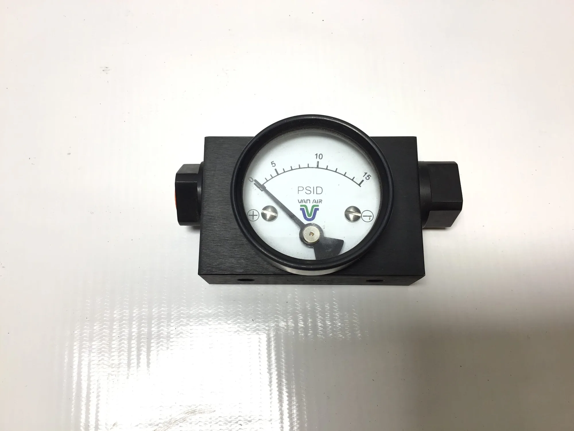 Van Air 1/4 UNC Differential Pressure Gauge & Switch DPH200PGA20S8LB15P
