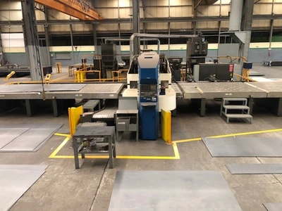 USED 2004 WHITNEY 4400