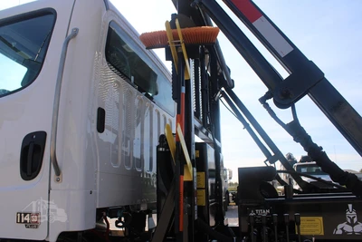 New | in-Stock 2027 FREIGHTLINER 114SD PLUS Rolloff Trucks Texas US | Roll Off Truck World #1507657
