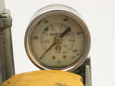 Showa LCB4 7661 Lubrication Oil Pump Machine Oiler 6L Steel Tank 0.1 L/Min 200V