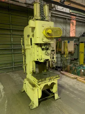 USED AMADA CLEARING 40069