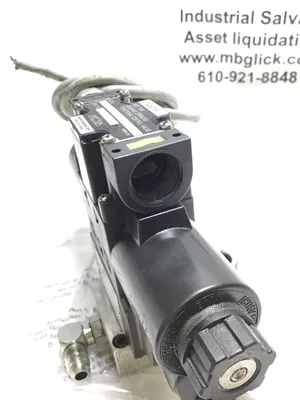 Nachi SS-G01-C5-FR-E115-E30 Wet Type Solenoid Operated Directional Control Valve