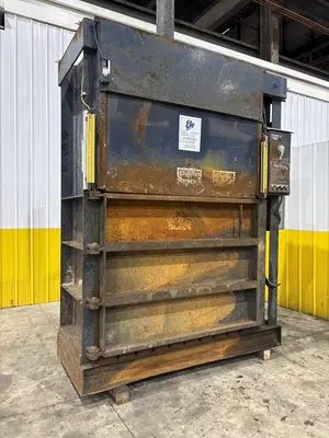 60" X 48" X 30" GENERAL HYDRAULICS DOUBLE DOOR VERTICAL HYDRAULIC BALER: STOCK #23657