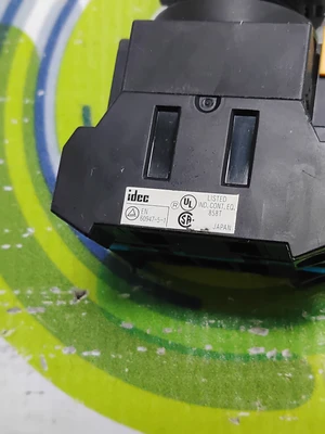 USED IDEC HW2L-M1F10QD-A-120V