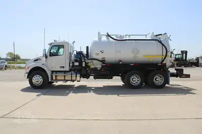 New | in-Stock 2027 PETERBILT 548 Vacuum Truck Texas US | Roll Off Truck World #1492027