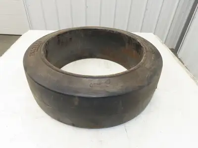 Wide Track 21x7x15 21x7x15 Forklift Tire Smooth Solid Press-on Black