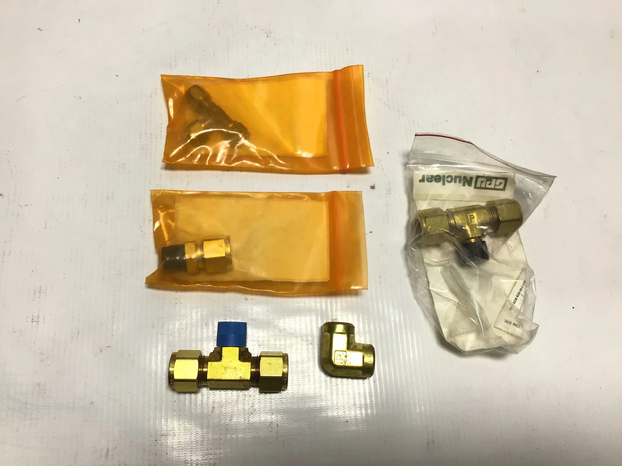 PARKER MISC Fittings Elbow ,Tee Multi Sized (Lot of 5 MISC)