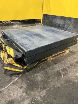 5,000 LB VESTIL MODEL #EHLTT-4848-5-47 HYDRAULIC LIFT AND TILT SCISSOR TABLE: STOCK #20544