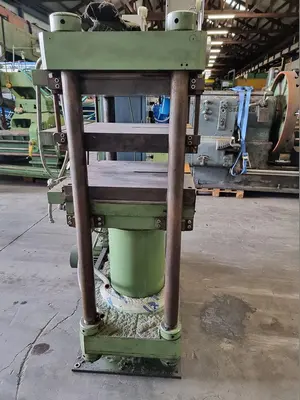 USED GURY 100 TON HEATED