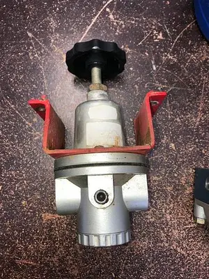 Used YIHUA YIHUA PNEUMATIC AIR REGULATOR FOR BOP ACCUMULATOR CONTROL Parts (Hydraulics and Pneumatics) Pennsylvania US | East West Machinery & Drilling #1415577