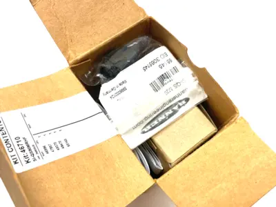 USED BANNER ENGINEERING COMPACT FLAT-PACK SAFETY SWITCH HORIZONTAL RADIUS